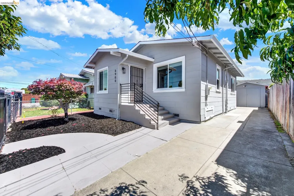 6900 Halliday Avenue Oakland CA 94605