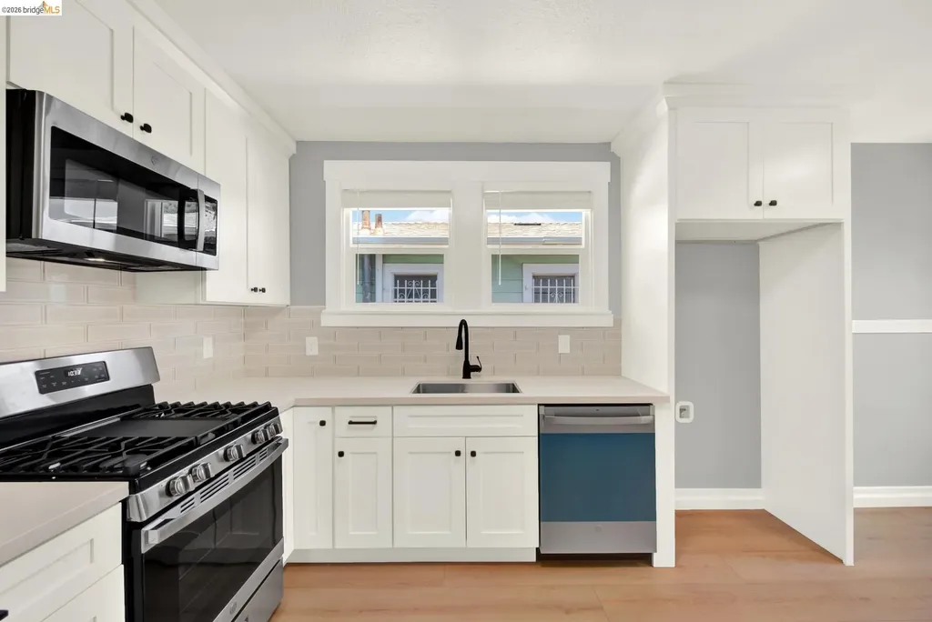 6900 Halliday Avenue Oakland CA 94605