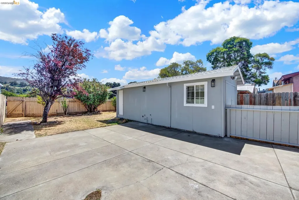 6900 Halliday Avenue Oakland CA 94605
