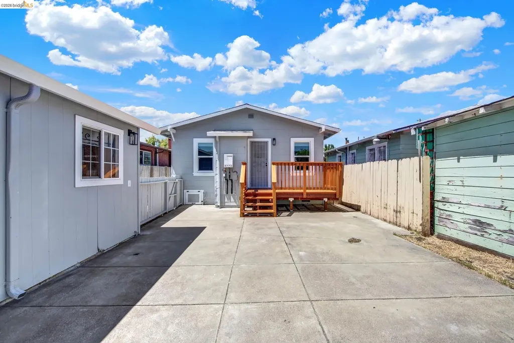 6900 Halliday Avenue Oakland CA 94605