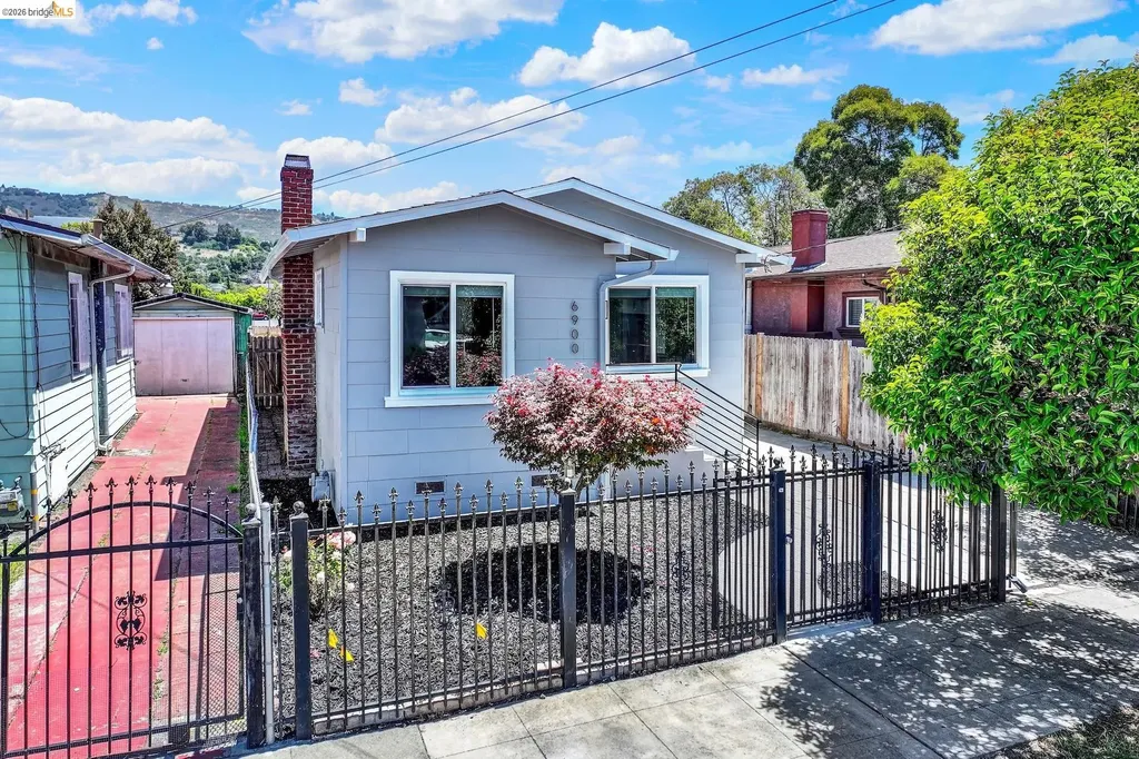 6900 Halliday Avenue Oakland CA 94605