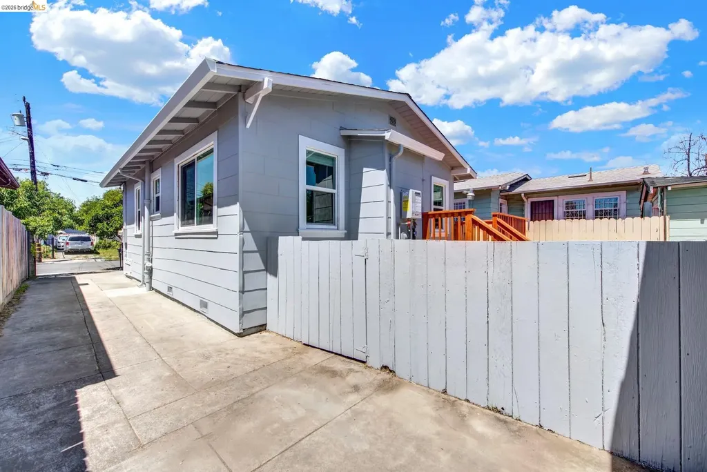 6900 Halliday Avenue Oakland CA 94605
