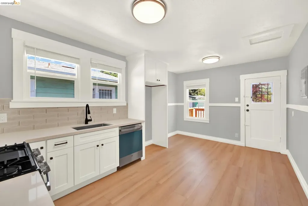 6900 Halliday Avenue Oakland CA 94605