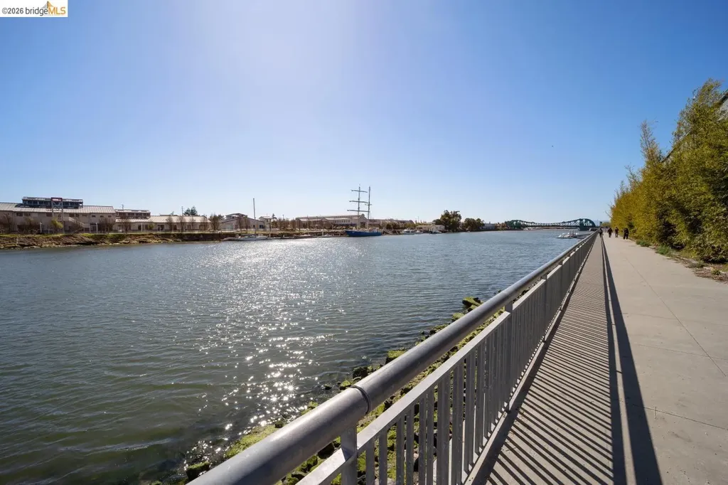 3090 Glascock Street Oakland CA 94601