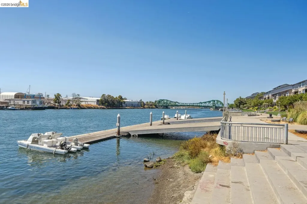 3090 Glascock Street Oakland CA 94601
