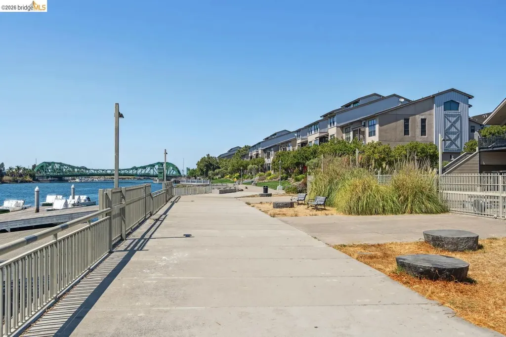 3090 Glascock Street Oakland CA 94601