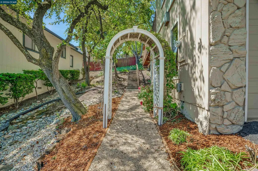 2271 Yale Street Martinez CA 94553