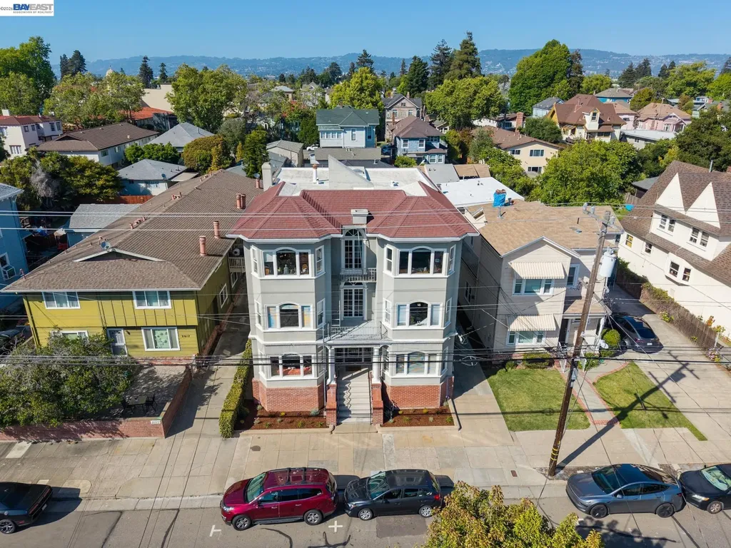 Alameda CA, 2021 Clinton Avenue
