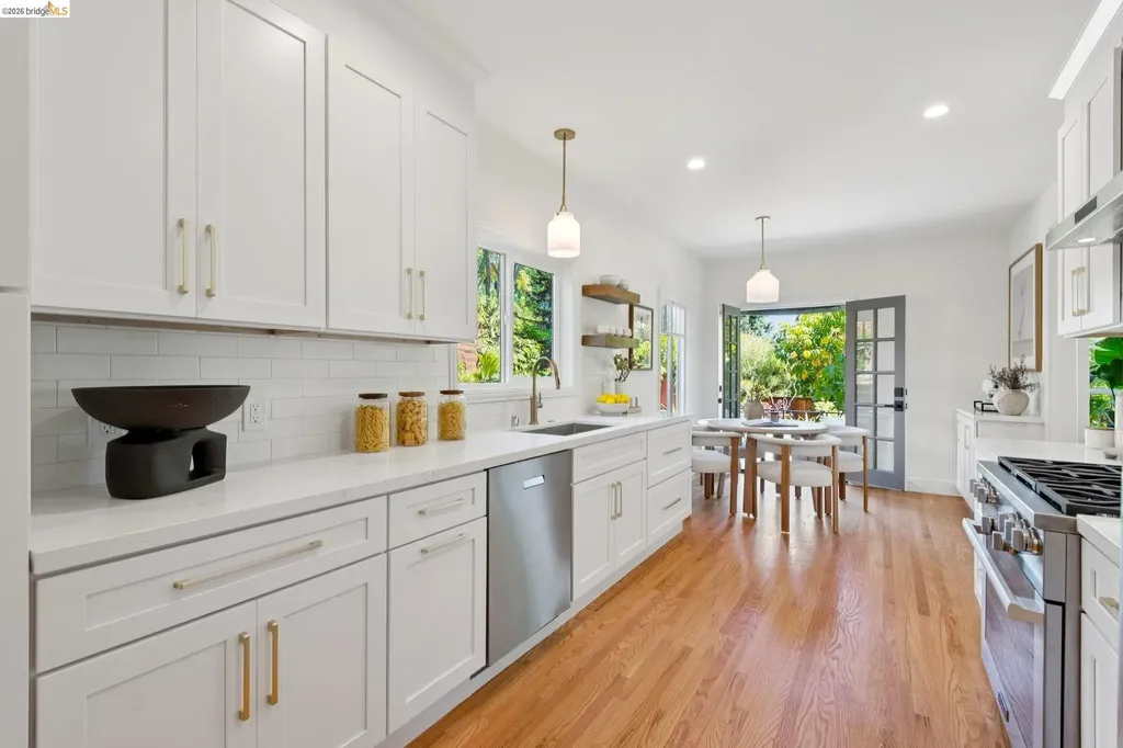 893 Glendome Circle Oakland CA 94602