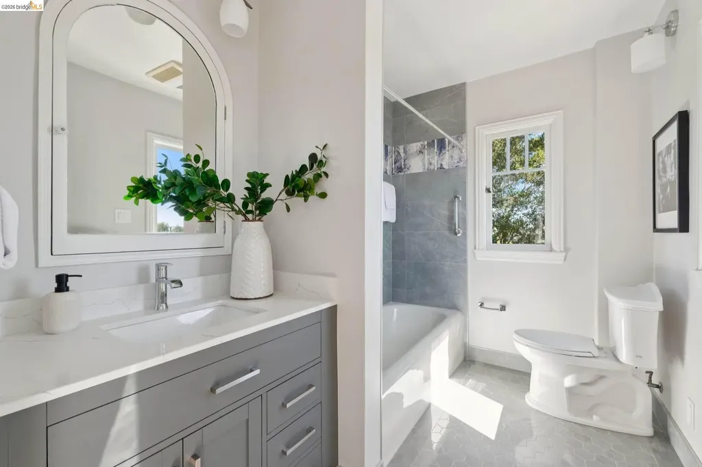 893 Glendome Circle Oakland CA 94602