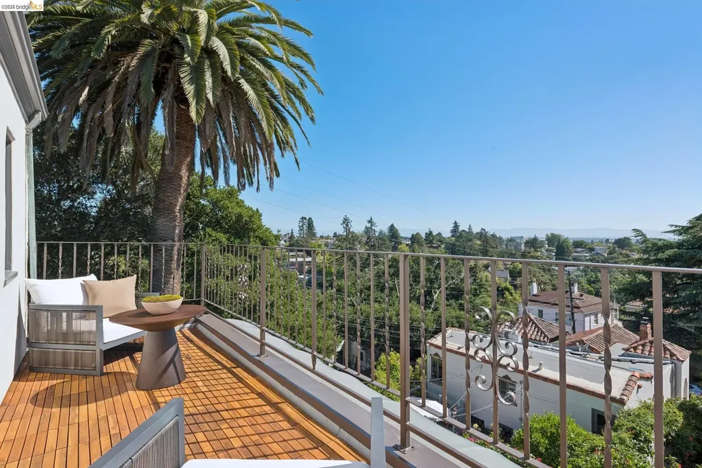 893 Glendome Circle Oakland CA 94602