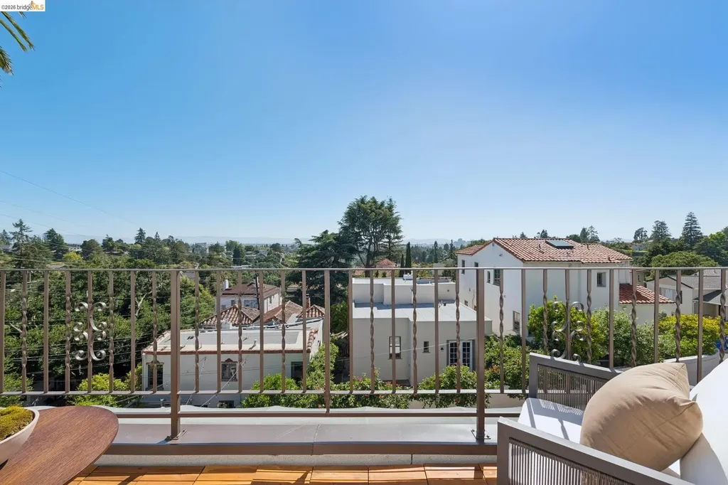 893 Glendome Circle Oakland CA 94602