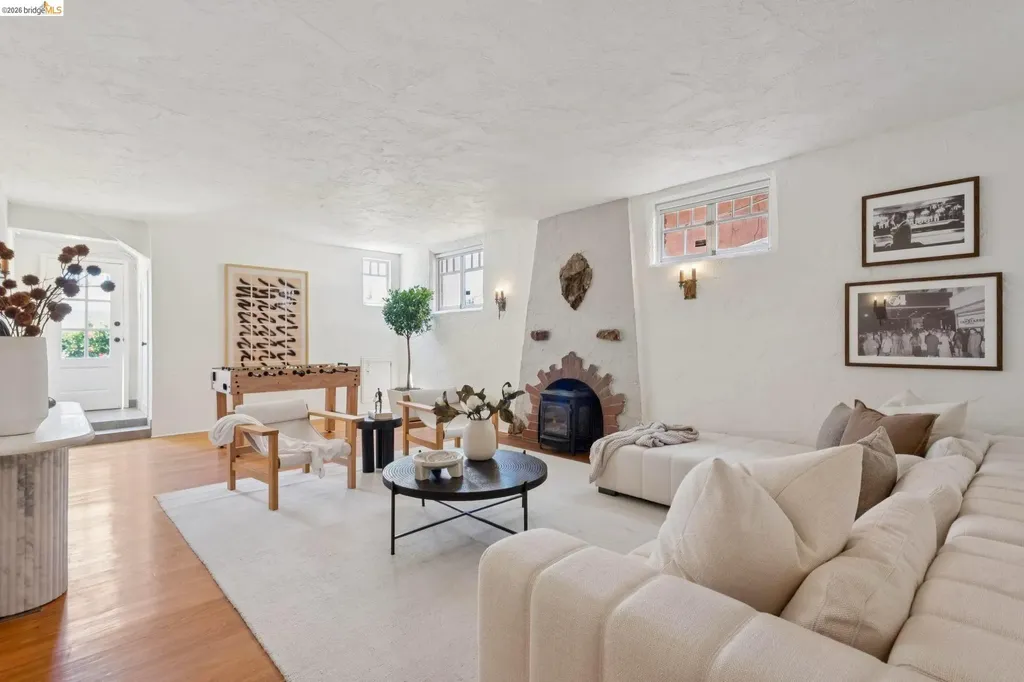 893 Glendome Circle Oakland CA 94602