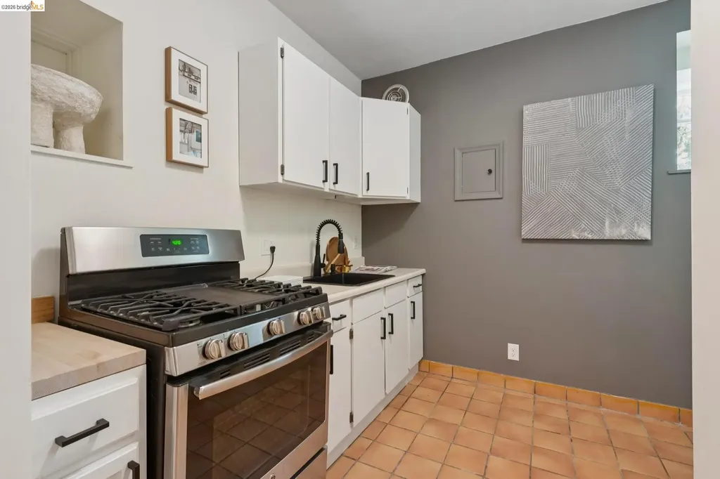 893 Glendome Circle Oakland CA 94602