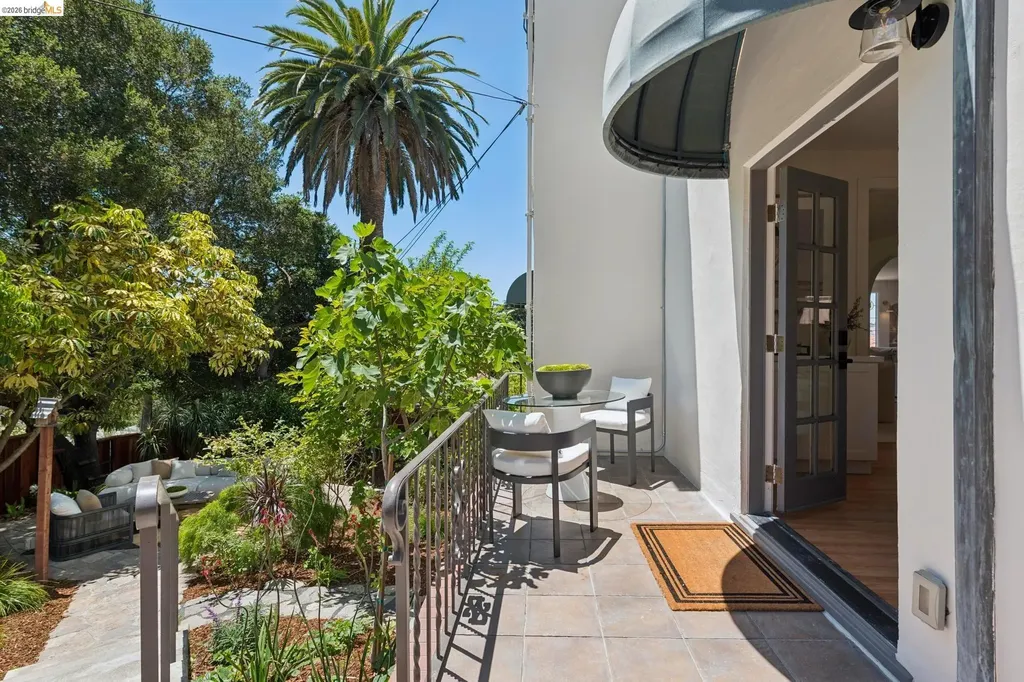 893 Glendome Circle Oakland CA 94602
