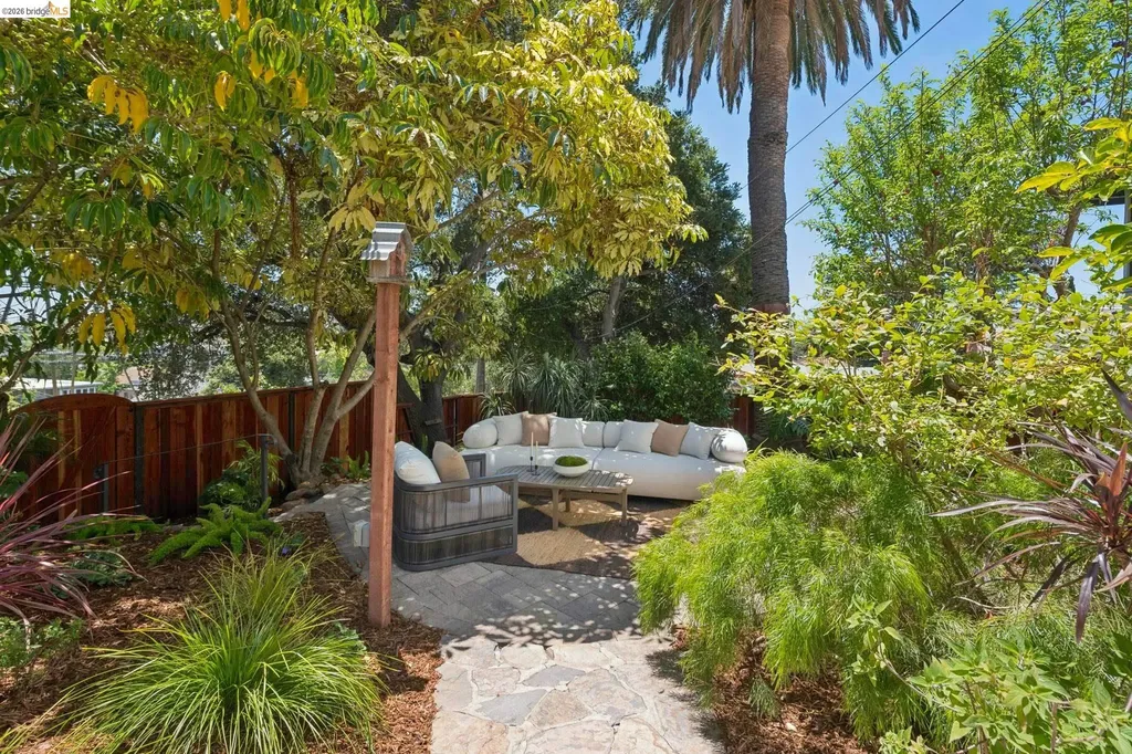 893 Glendome Circle Oakland CA 94602