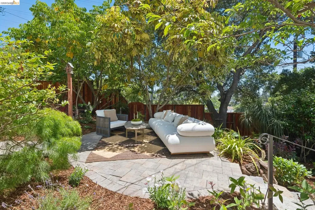 893 Glendome Circle Oakland CA 94602