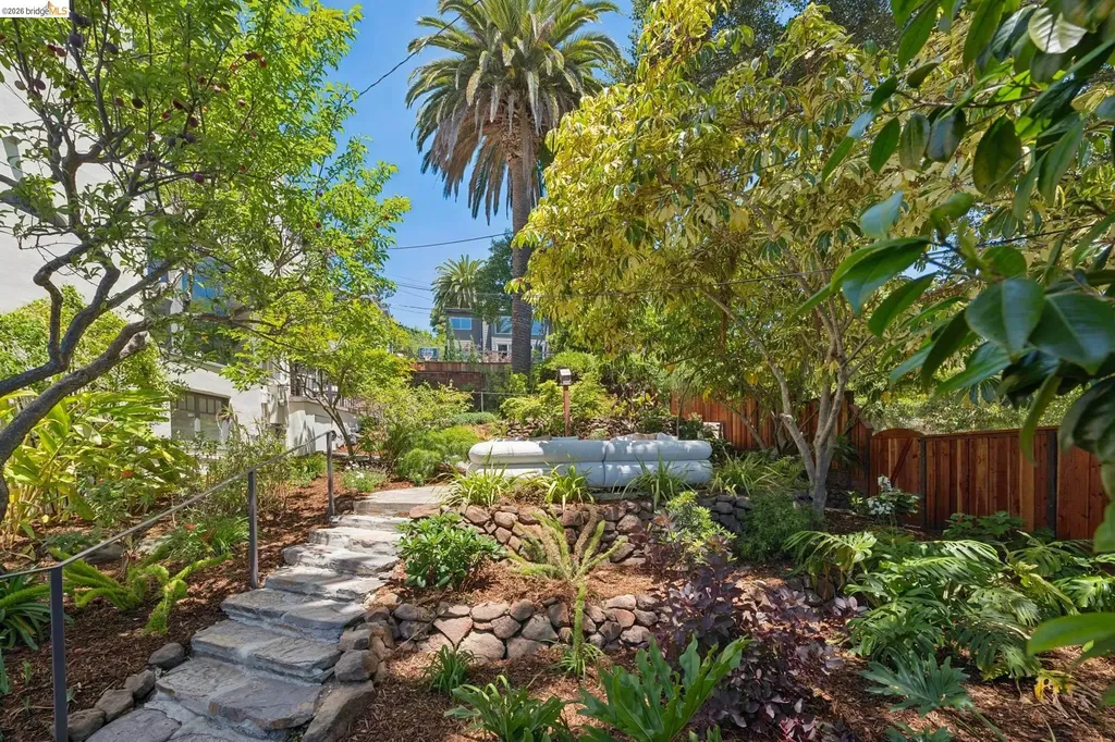 893 Glendome Circle Oakland CA 94602