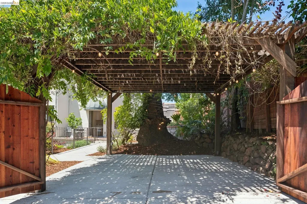 893 Glendome Circle Oakland CA 94602
