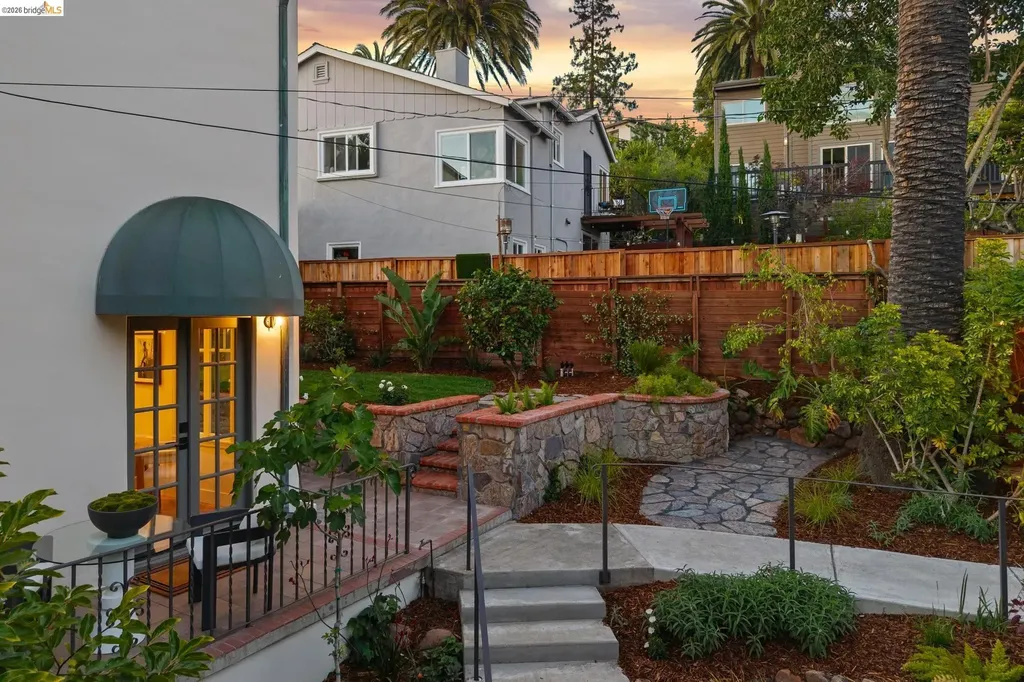 893 Glendome Circle Oakland CA 94602