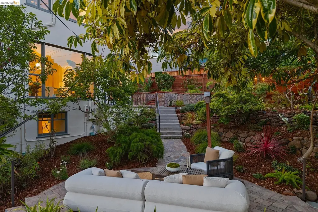 893 Glendome Circle Oakland CA 94602