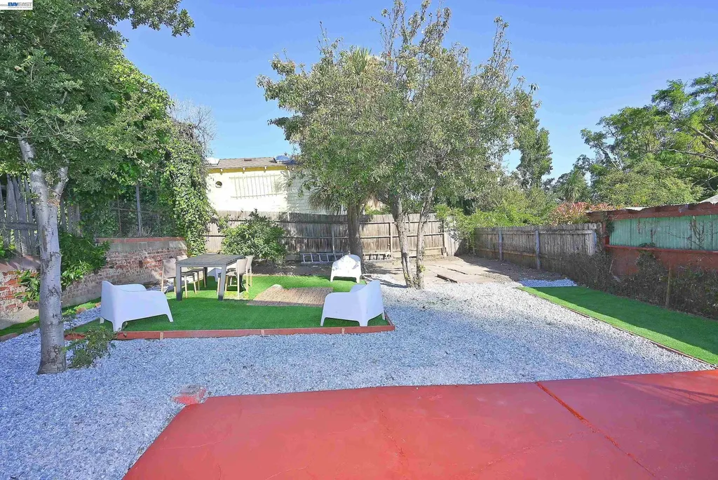 2732 Garden Street Oakland CA 94601