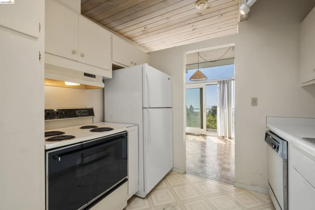 7279 Snake Road Oakland CA 94611