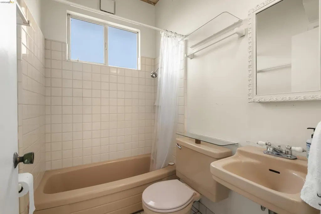 7279 Snake Road Oakland CA 94611