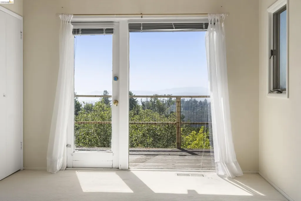 7279 Snake Road Oakland CA 94611