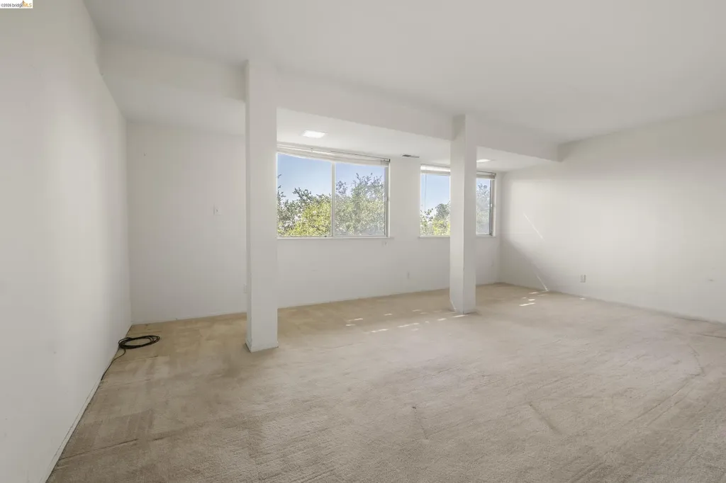 7279 Snake Road Oakland CA 94611