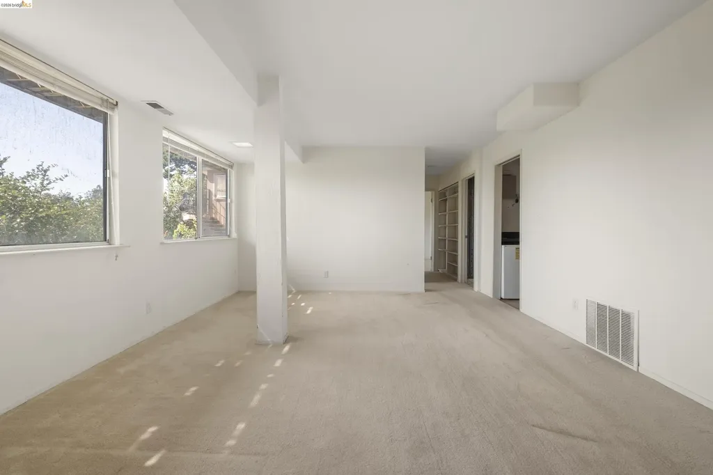 7279 Snake Road Oakland CA 94611