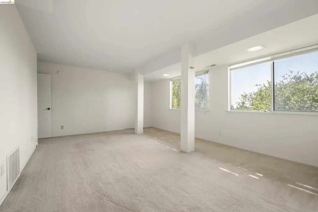 7279 Snake Road Oakland CA 94611