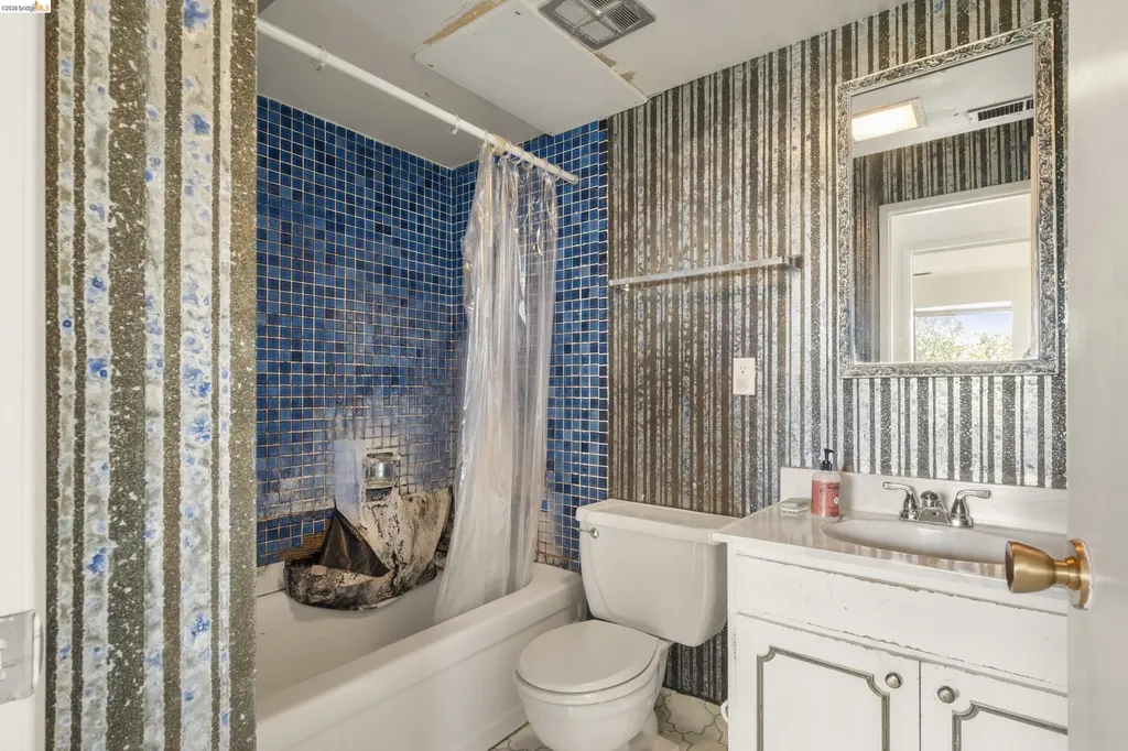 7279 Snake Road Oakland CA 94611