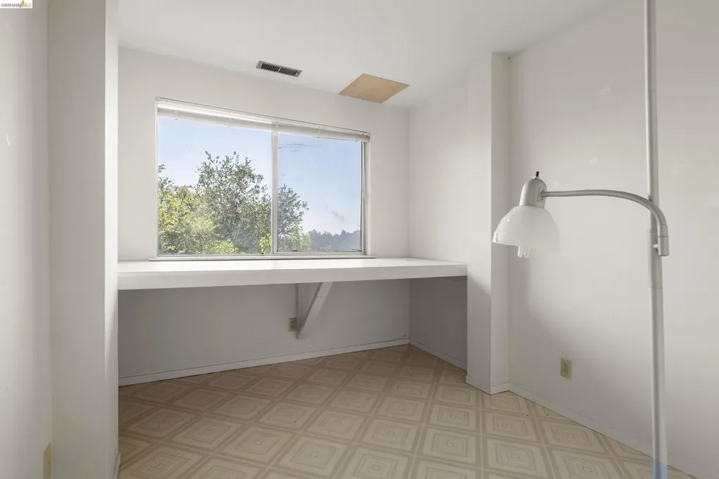 7279 Snake Road Oakland CA 94611