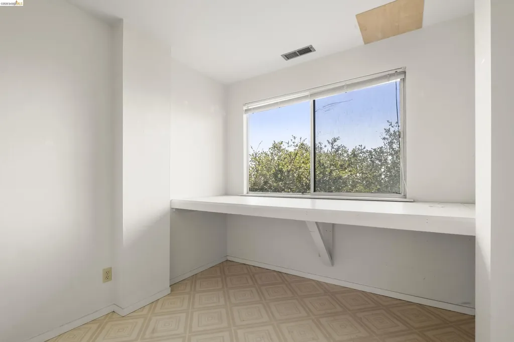 7279 Snake Road Oakland CA 94611
