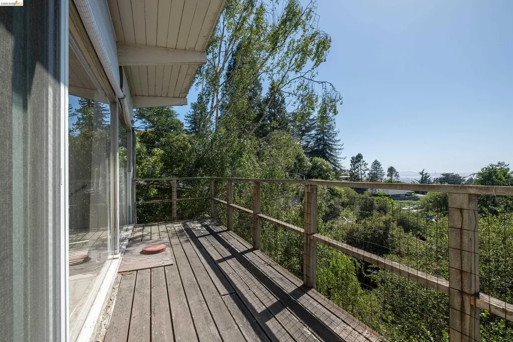 7279 Snake Road Oakland CA 94611