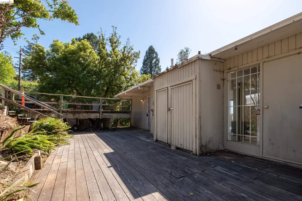 7279 Snake Road Oakland CA 94611