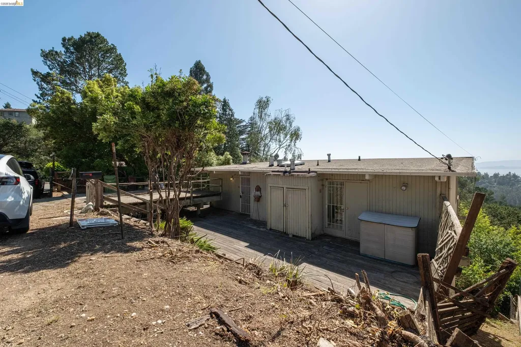 7279 Snake Road Oakland CA 94611