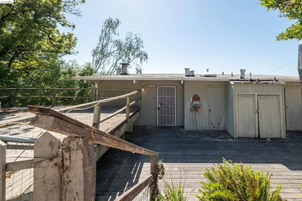7279 Snake Road Oakland CA 94611