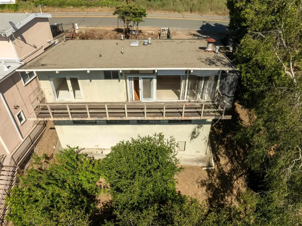 7279 Snake Road Oakland CA 94611