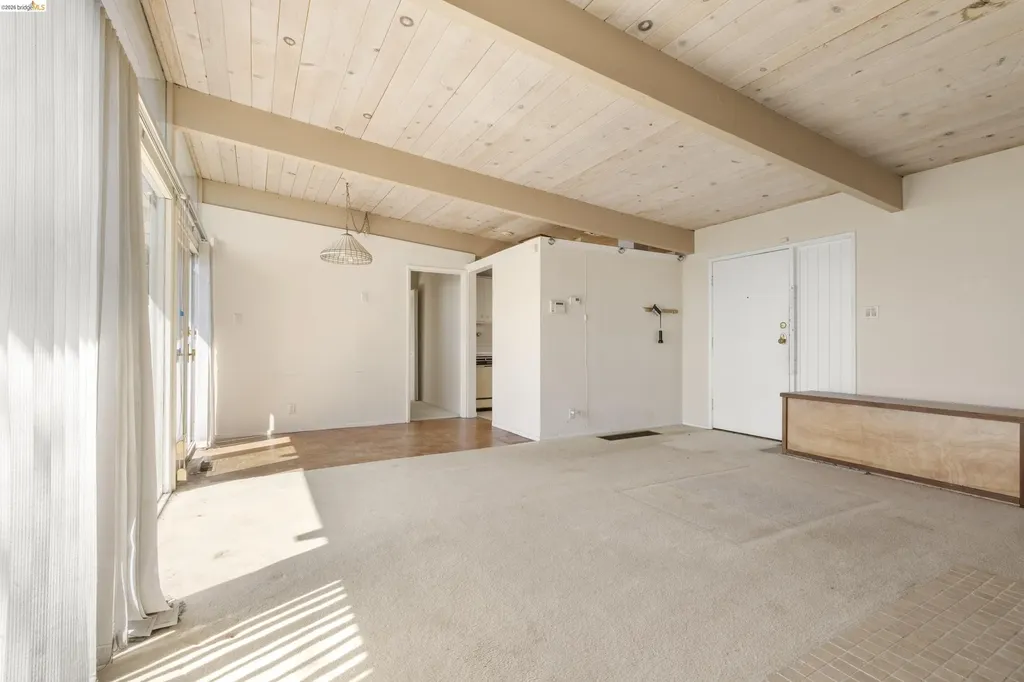 7279 Snake Road Oakland CA 94611