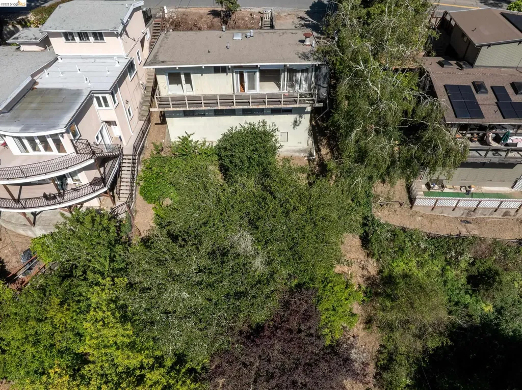 7279 Snake Road Oakland CA 94611