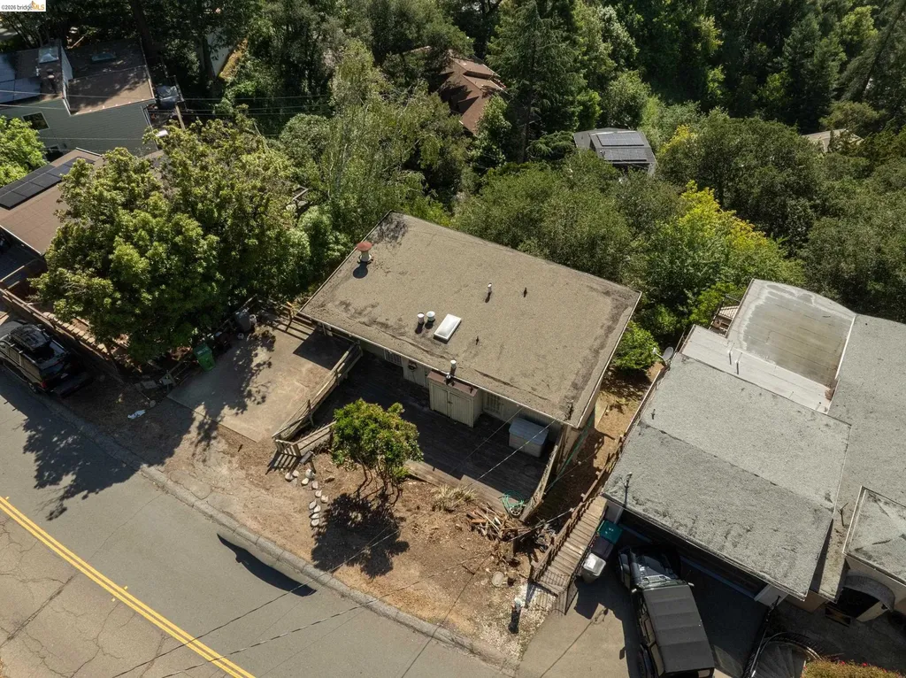 7279 Snake Road Oakland CA 94611