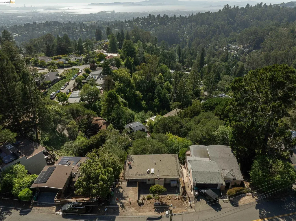 7279 Snake Road Oakland CA 94611