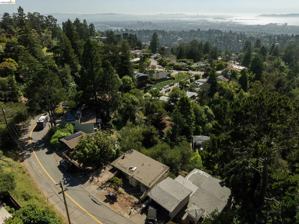7279 Snake Road Oakland CA 94611