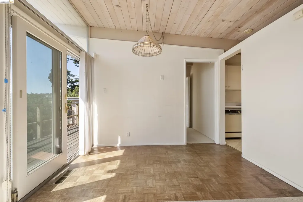 7279 Snake Road Oakland CA 94611
