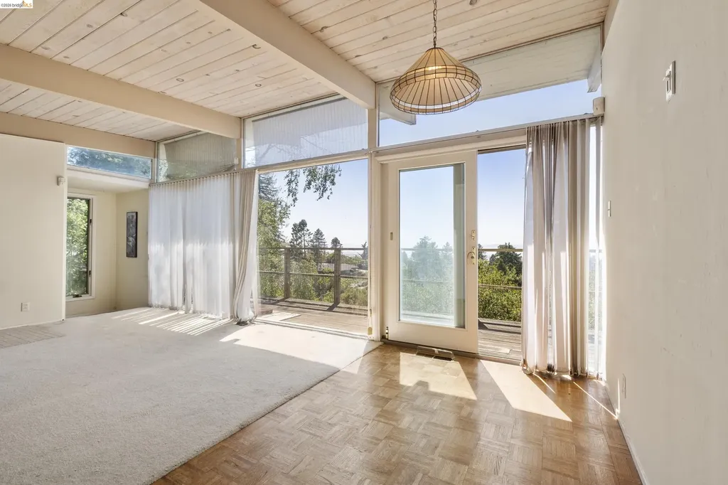 7279 Snake Road Oakland CA 94611