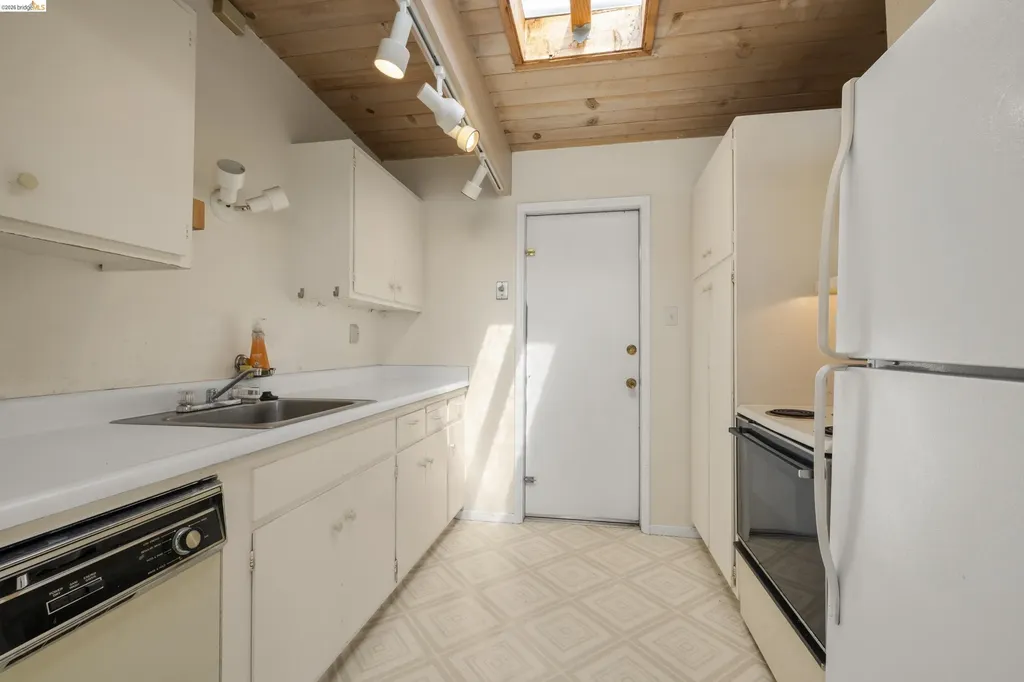 7279 Snake Road Oakland CA 94611