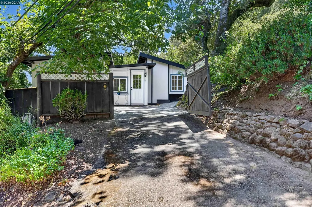 16 El Rincon Orinda CA 94563
