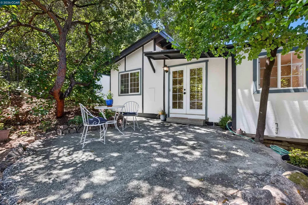 16 El Rincon Orinda CA 94563
